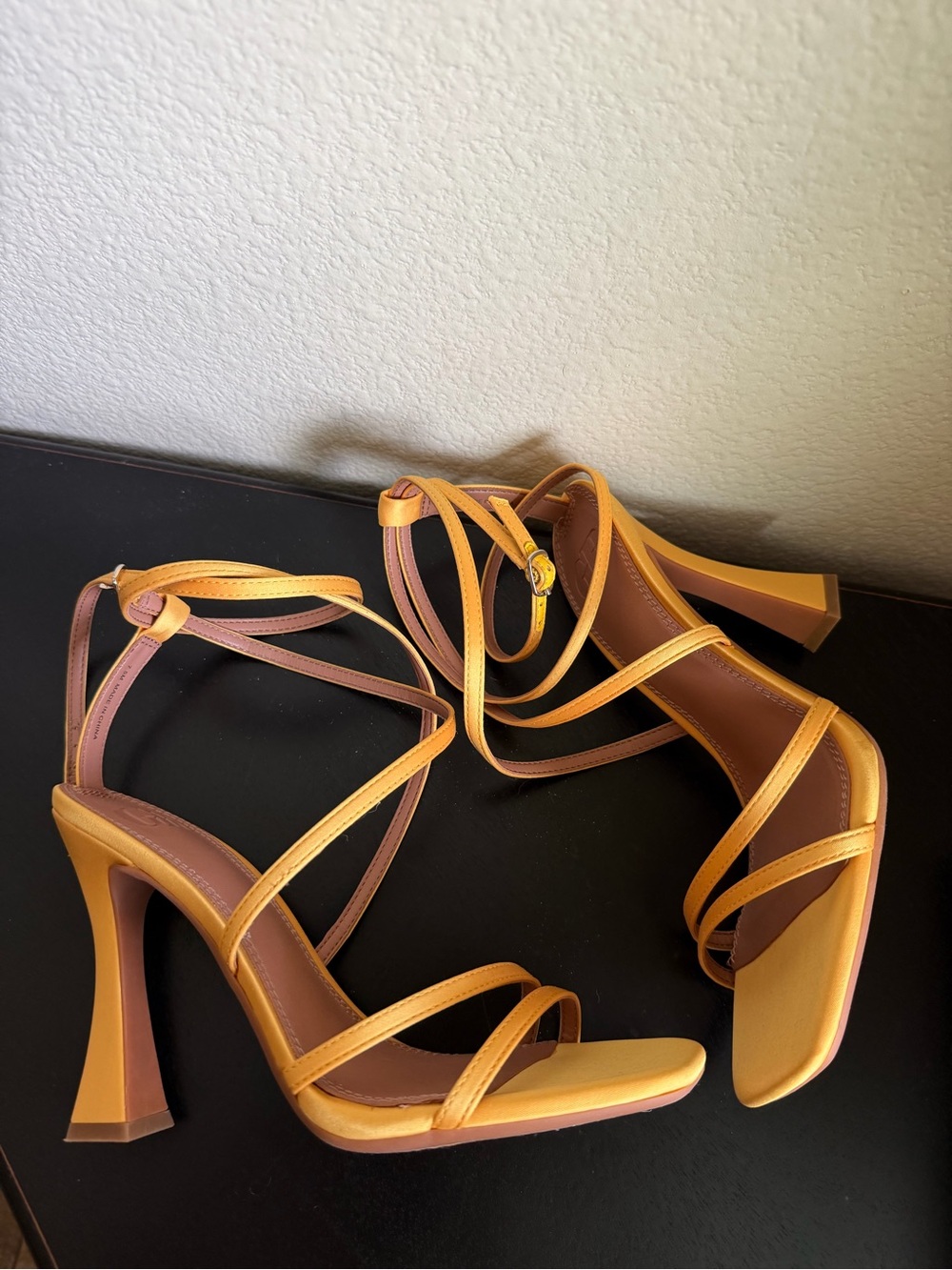 Gianni Bini Golden Yellow Strappy High Heel Sandals Strappy Ankle New Gold Sexy